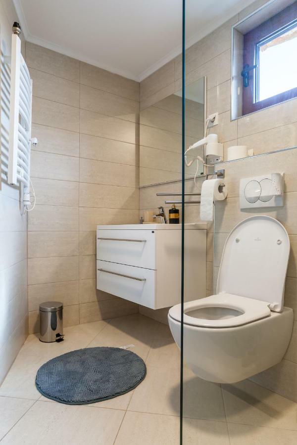Apartments Davor بار المظهر الخارجي الصورة